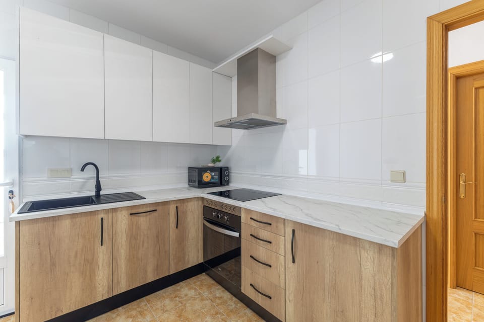 Premium House, 3 Bedrooms | Private kitchen | Full-size fridge, microwave, oven, stovetop