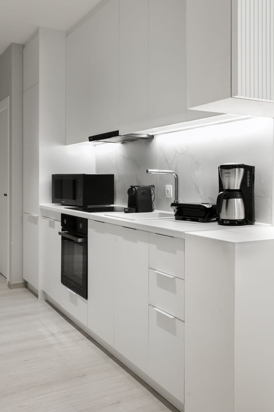 Deluxe Apartment, 4 Bedrooms, Non Smoking, Balcony | Private kitchen | Full-size fridge, microwave, oven, stovetop
