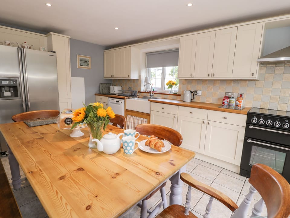 Fridge, dishwasher, electric kettle, toaster