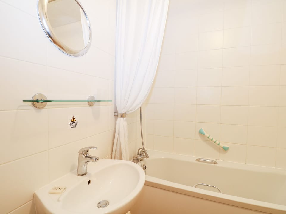Marine Court Two Bedroom Second-floor Apartment 33 Cottage in Arun District