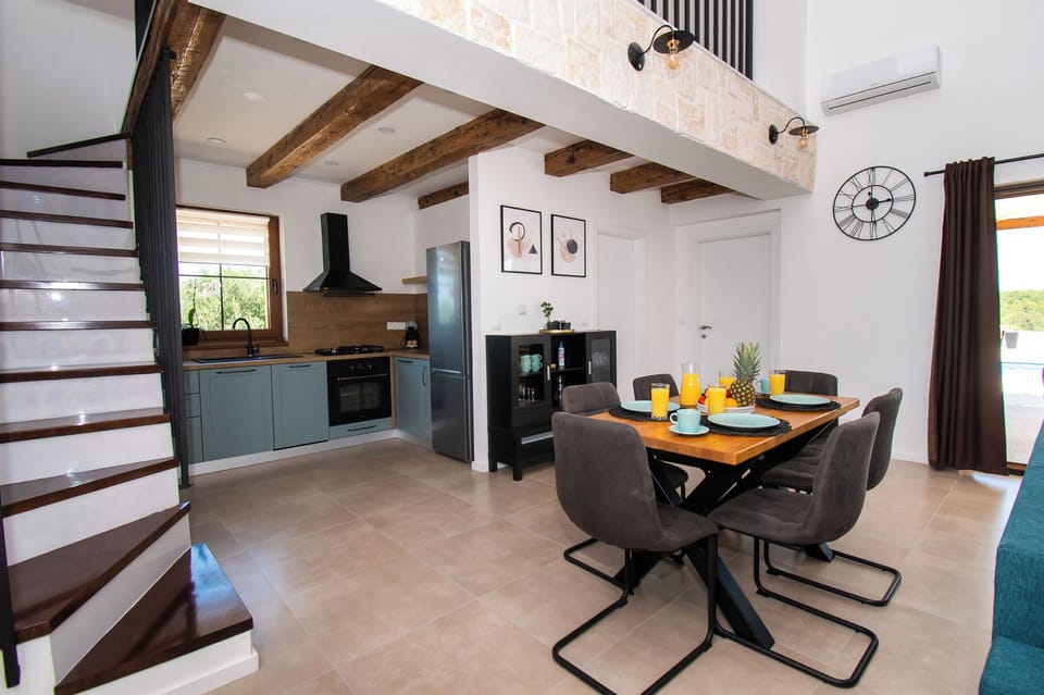 Villa | Dining