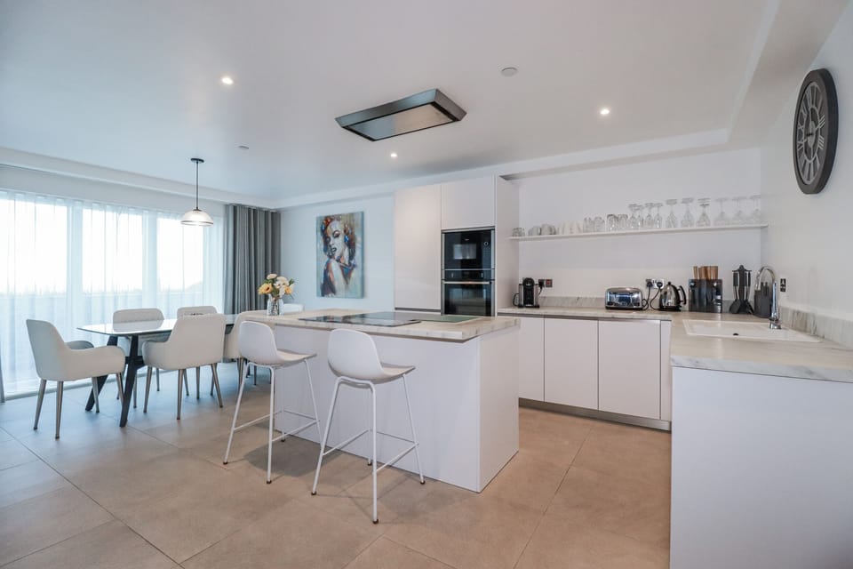 Fridge, dishwasher, electric kettle, toaster