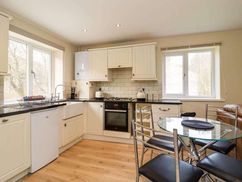 Cottage | Private kitchen | Fridge, dishwasher, electric kettle, toaster