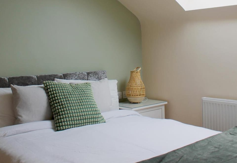 1 Bed Flat - Sleeps 2 - Parking - Wifi Apartment in Newport