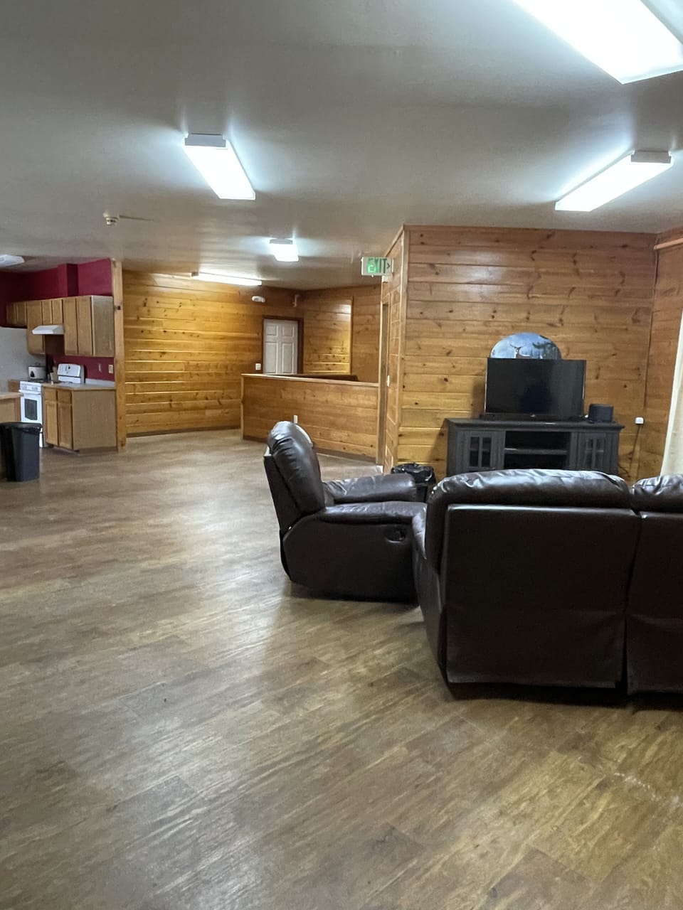 Traditional Room | Living area | Flat-screen TV