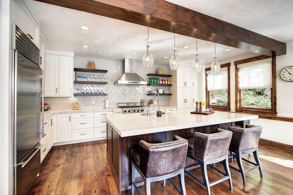 House (5 Bedrooms) | Private kitchen | Fridge, microwave, oven, stovetop