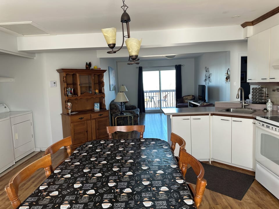 Apartment #3, (2 bedrooms) | Private kitchen | Full-size fridge, microwave, oven, stovetop