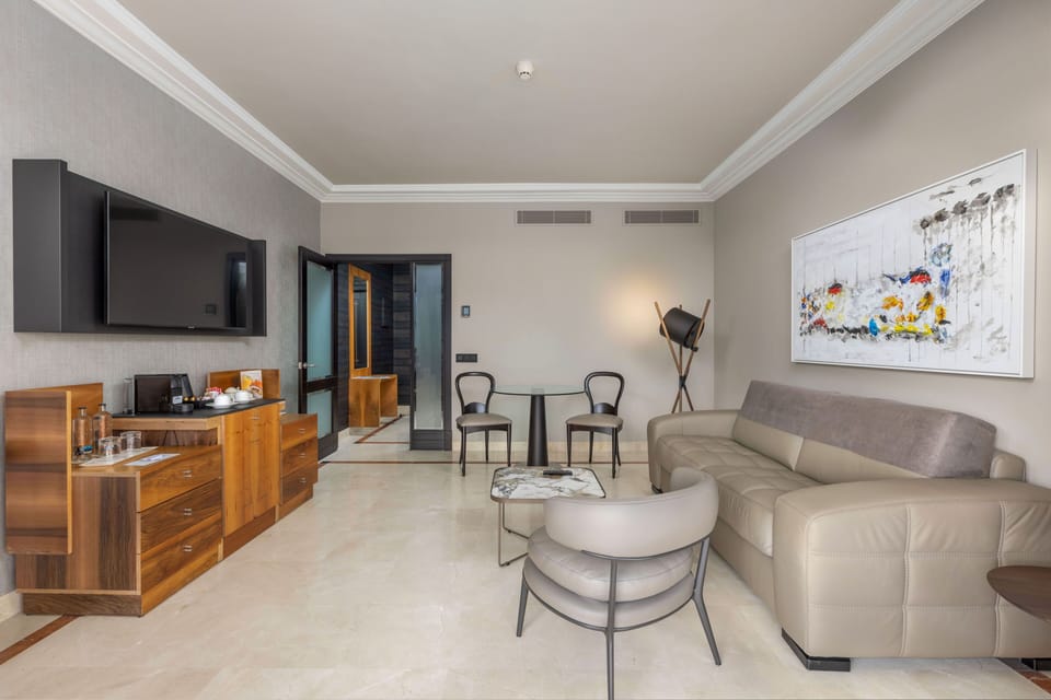 Unique Master Suite Pool View | Living area | 40-inch TV with satellite channels