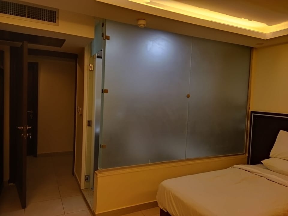 Rainfall showerhead, free toiletries, hair dryer, bathrobes