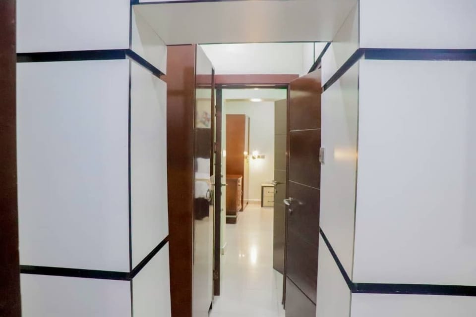 Executive Room | In-room safe, desk, laptop workspace, iron/ironing board