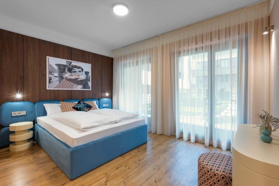 In-room safe, free WiFi, bed sheets