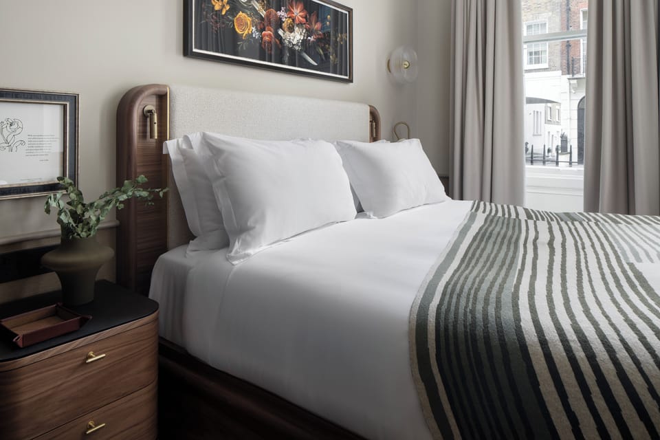 Family Salon | Minibar, in-room safe, soundproofing, iron/ironing board