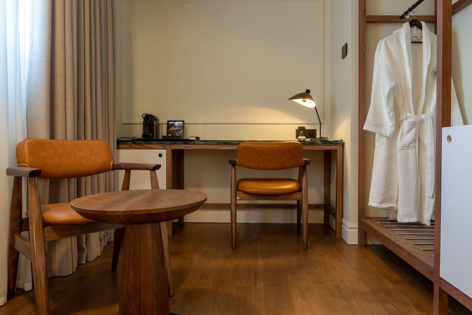 Junior Studio Suite | Egyptian cotton sheets, premium bedding, down comforters