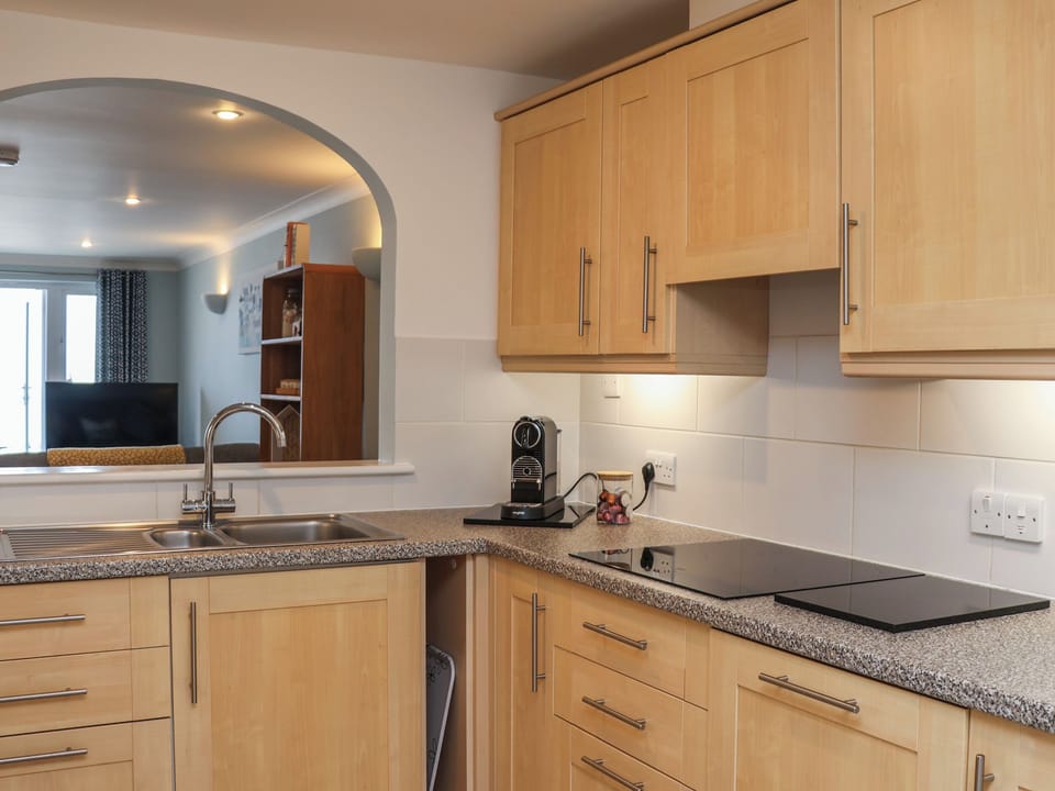 Cottage | Private kitchen | Fridge, dishwasher, electric kettle, toaster