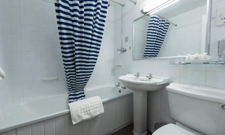 Combined shower/tub, hair dryer, towels, shampoo