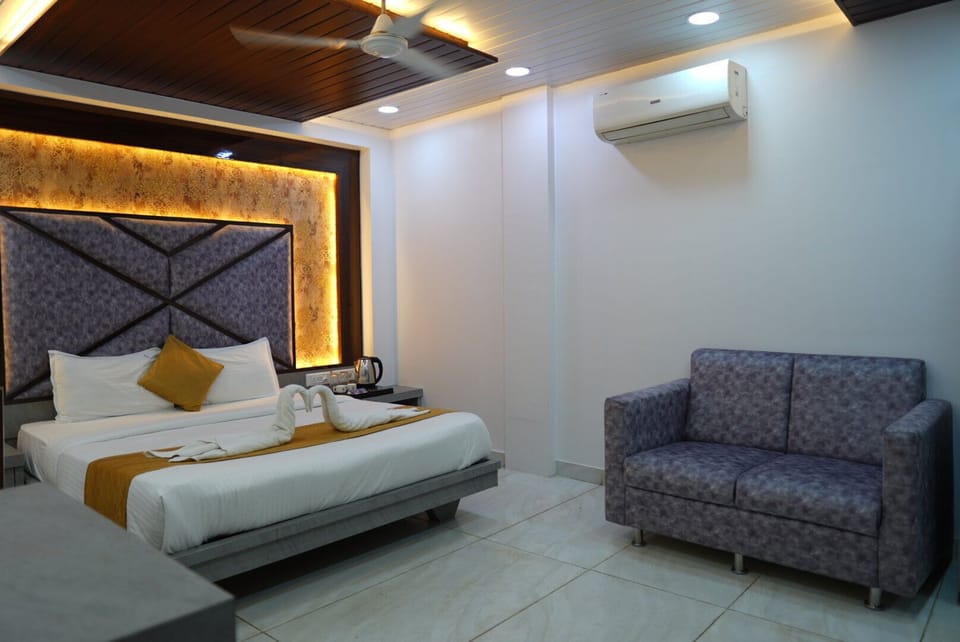 Premium Room | Free WiFi, bed sheets