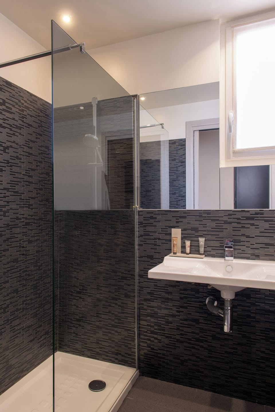 Double or Twin Room, Courtyard View | Bathroom | Shower, hair dryer, towels