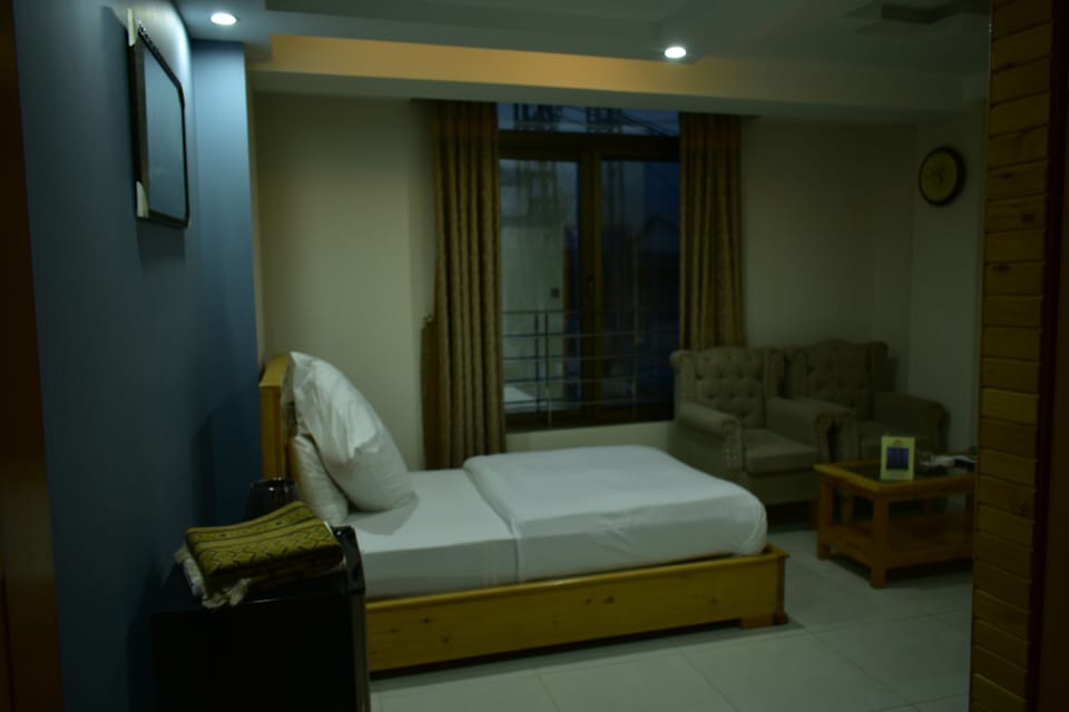 Single Room | Laptop workspace, WiFi (free)