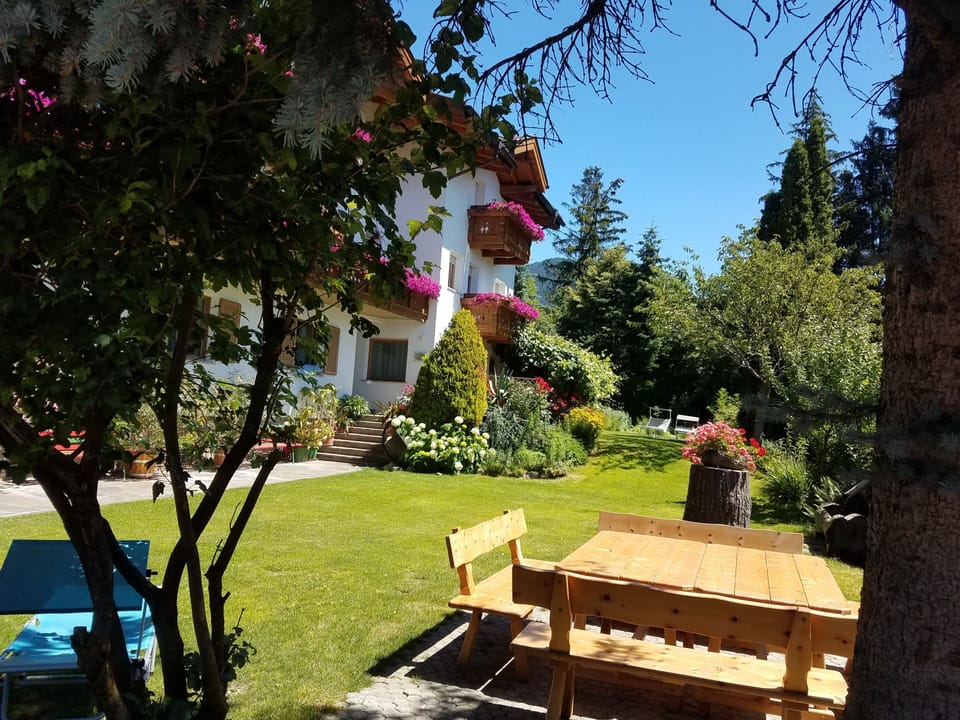 House, 2 Bedrooms, Balcony, Mountain View | Outdoor dining