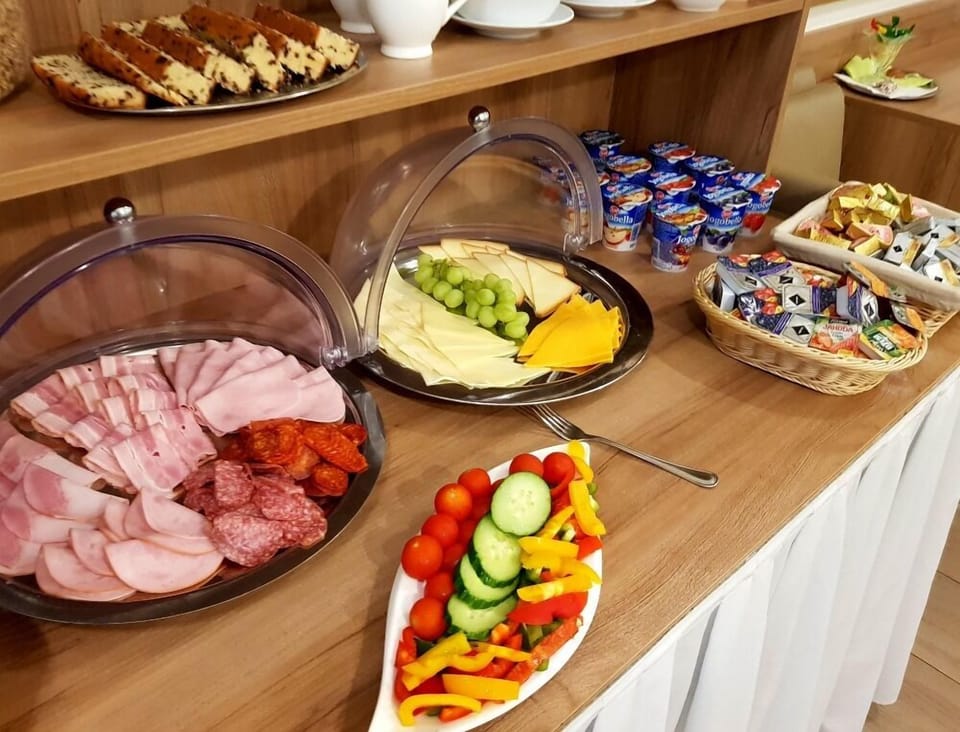 Daily buffet breakfast for a fee