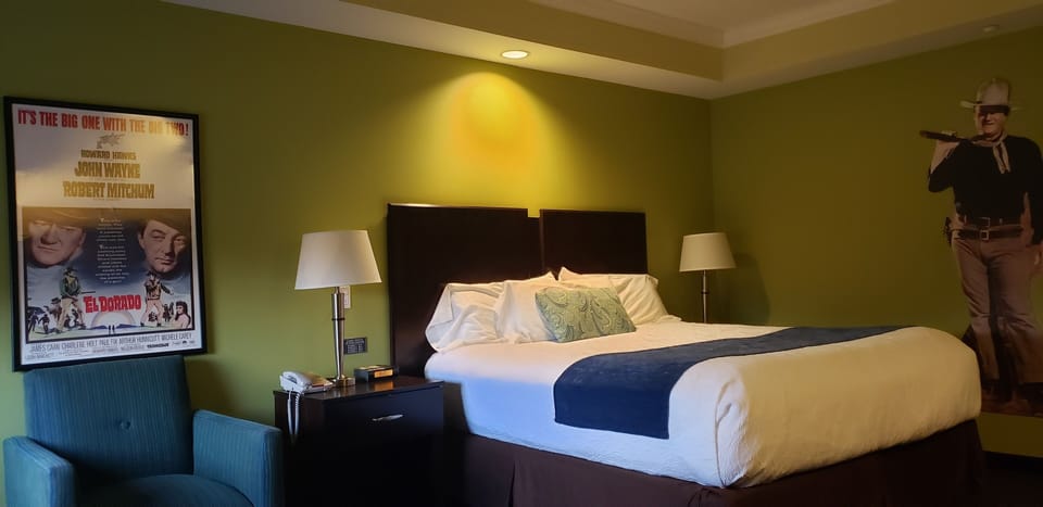 Choose from the Julia Roberts, Audrey Hepburn, John Wayne or the Tom Cruise room | Desk, blackout drapes, soundproofing, free WiFi