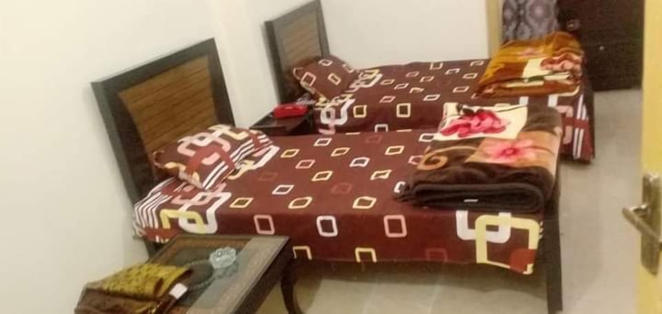 Twin Room | Laptop workspace, WiFi (free)