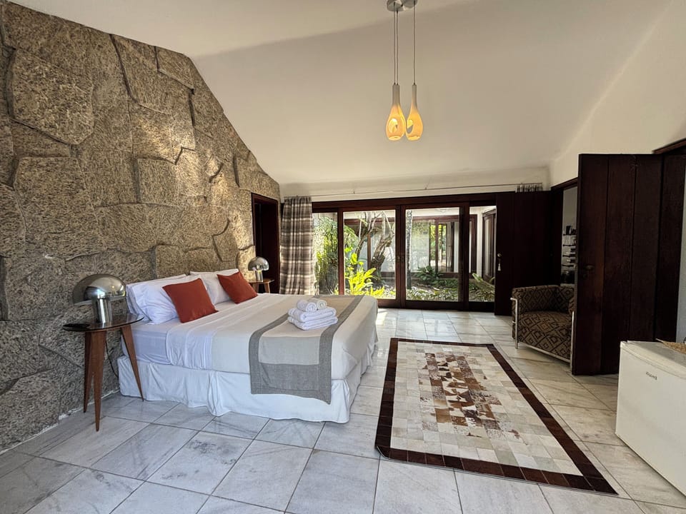 Egyptian cotton sheets, premium bedding, minibar, in-room safe