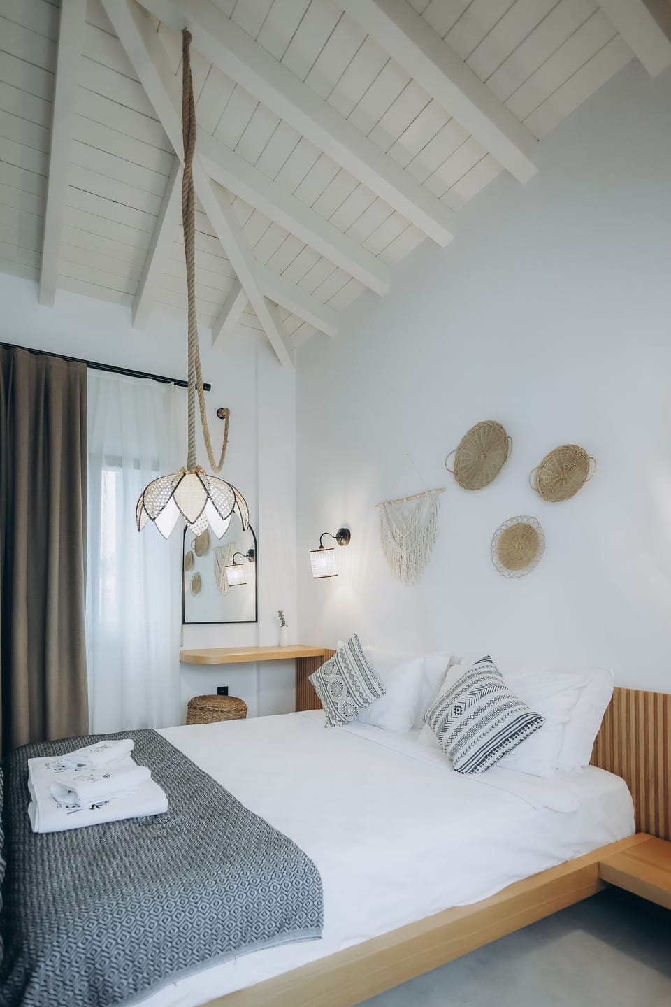 Deluxe Room, 1 Bedroom, Non Smoking, Ensuite | Egyptian cotton sheets, premium bedding, minibar, in-room safe