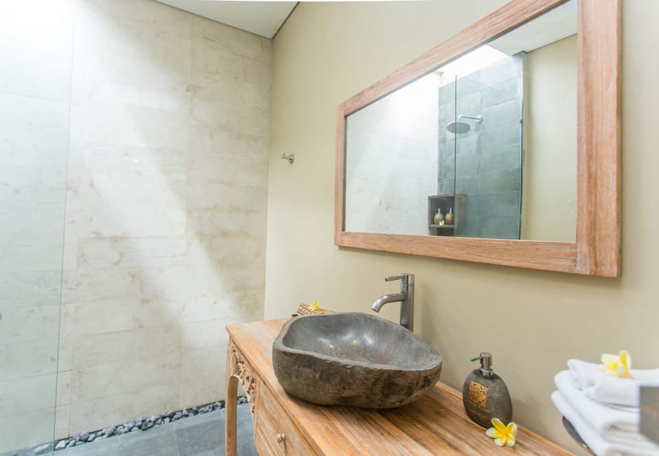 Shower, free toiletries, hair dryer, slippers