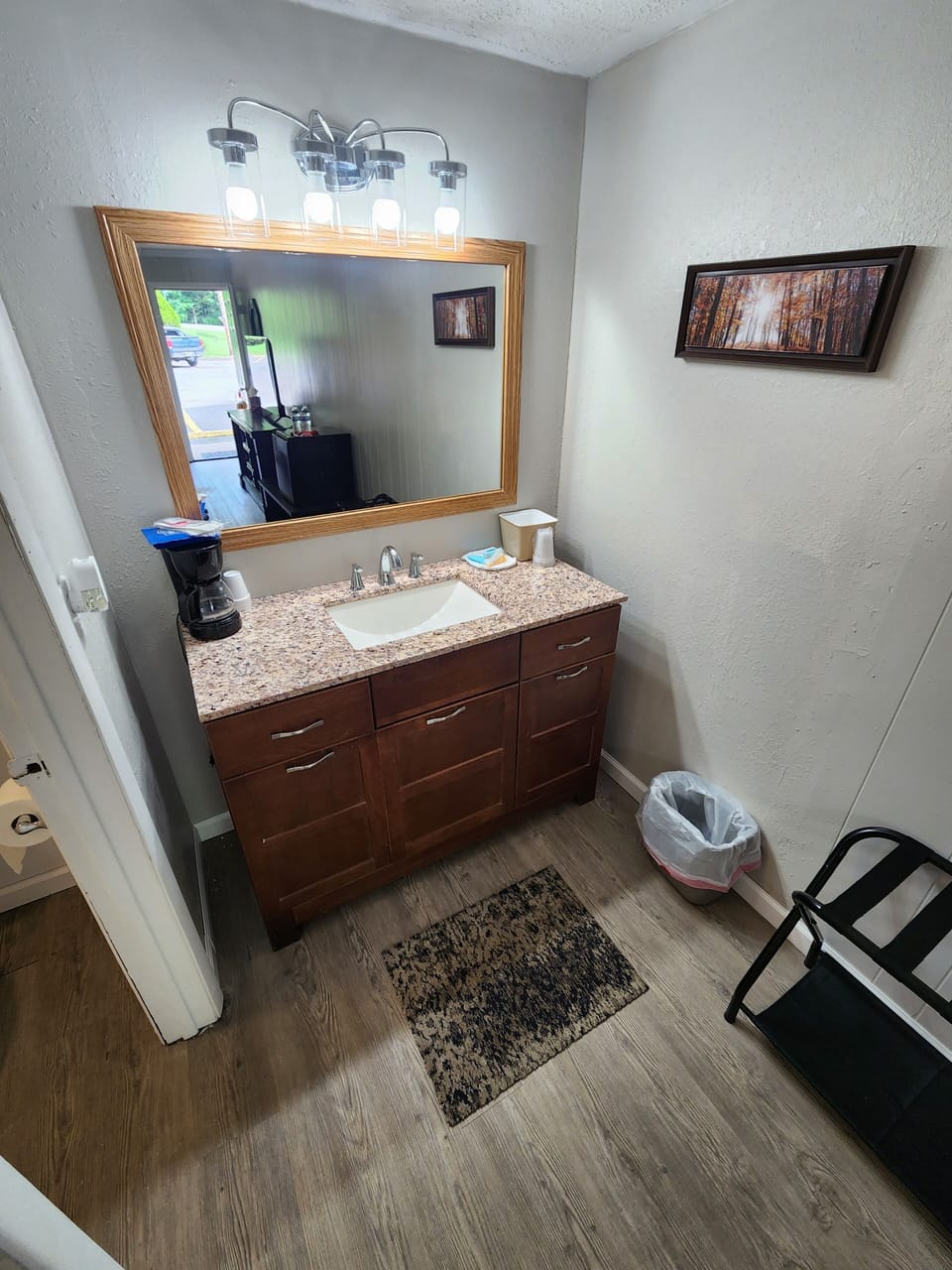 Combined shower/tub, free toiletries, towels, soap