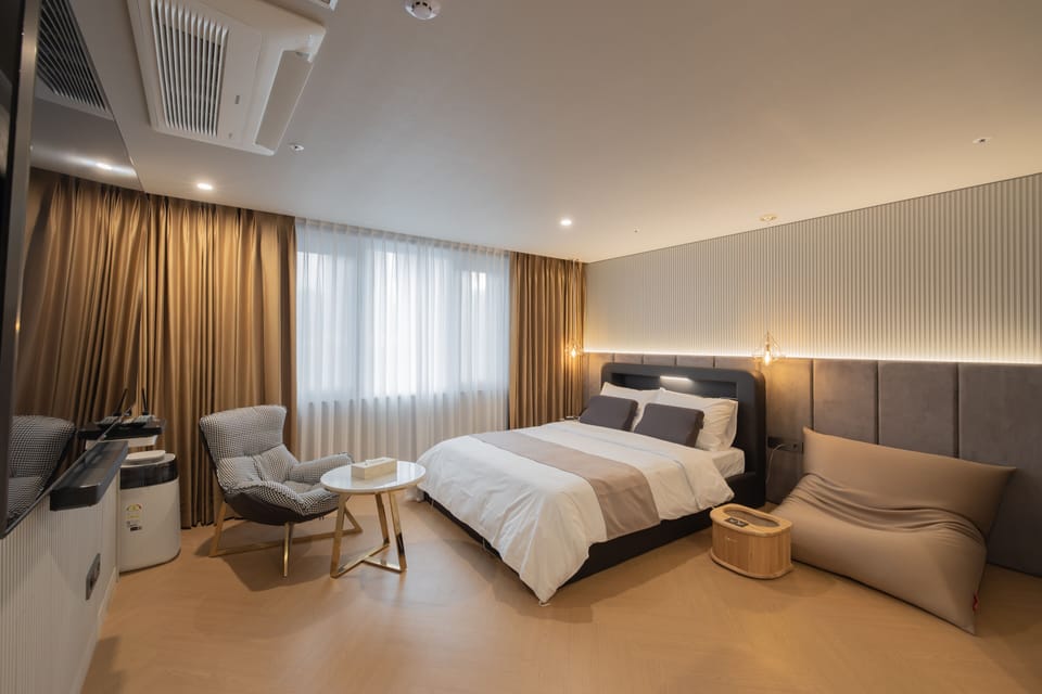 Luxury Double Room | Premium bedding, desk, laptop workspace, blackout drapes