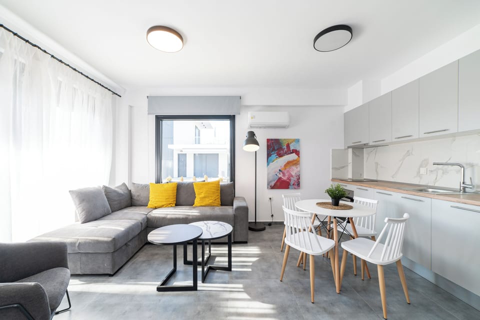 Deluxe Duplex, 2 Bedrooms, Garden View | Living area