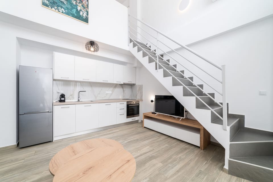 Loft, 2 Bedrooms | Private kitchen | Full-size fridge, oven, stovetop, coffee/tea maker