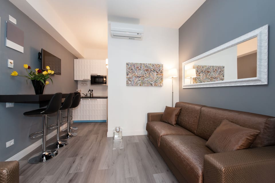 Family Suite, Patio | Living area | 32-inch flat-screen TV with digital channels, TV