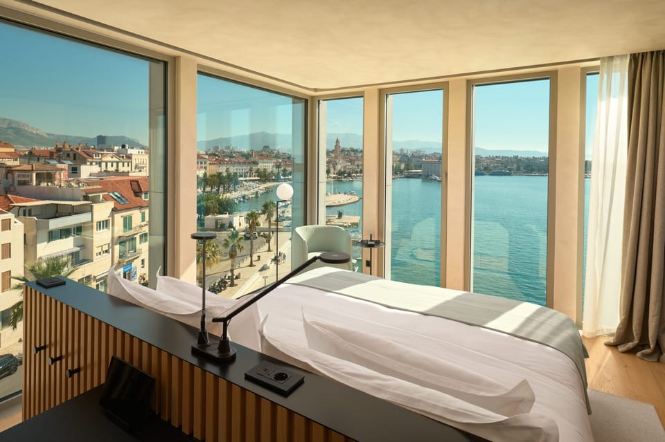 Premium Corner Twin Room, Sea View | Hypo-allergenic bedding, minibar, in-room safe, blackout drapes
