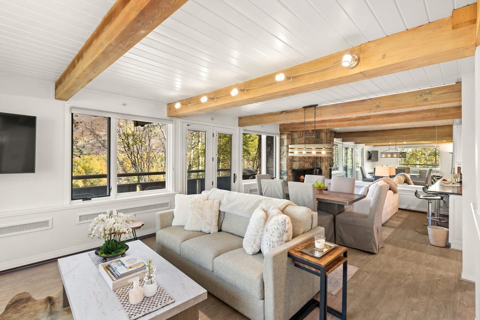 Condo, 2 Bedrooms | Living area