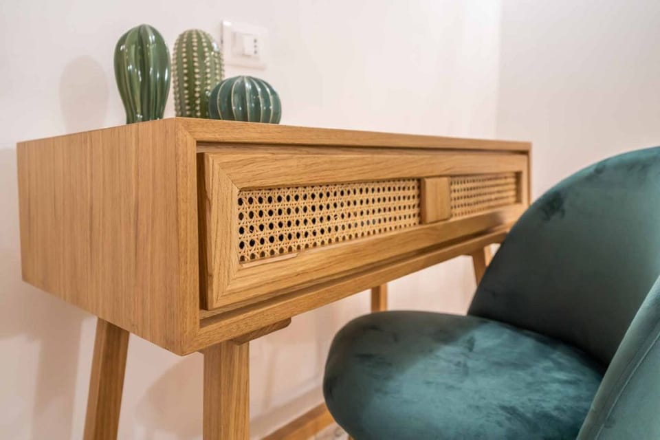 Minibar, in-room safe, desk, iron/ironing board