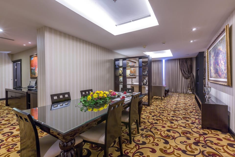 Premium bedding, minibar, in-room safe, desk
