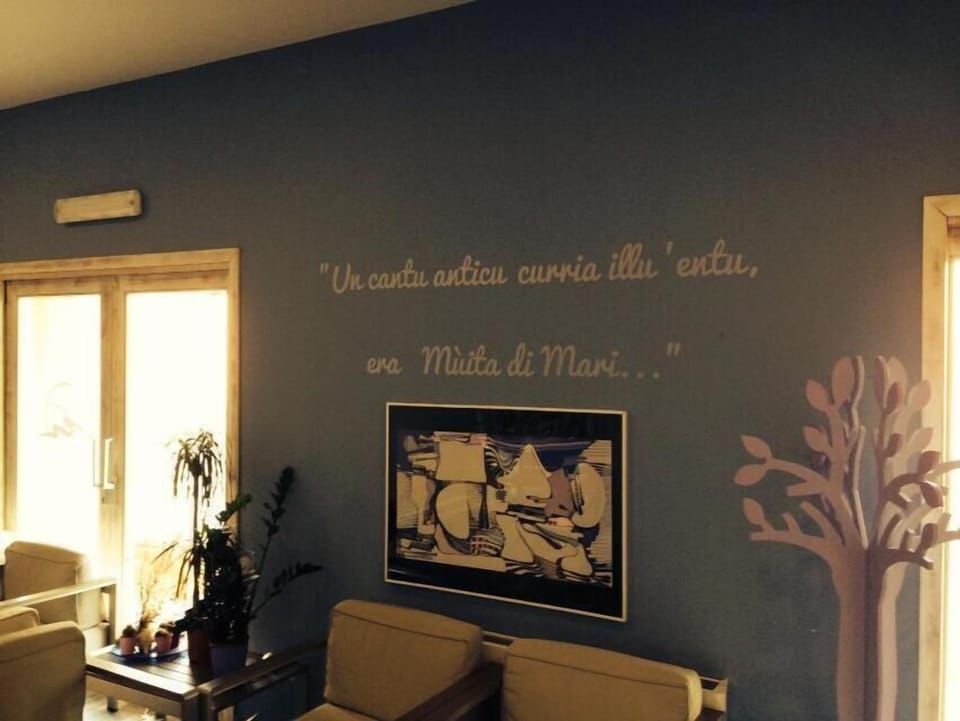 Breakfast, lunch, dinner served; local and international cuisine 