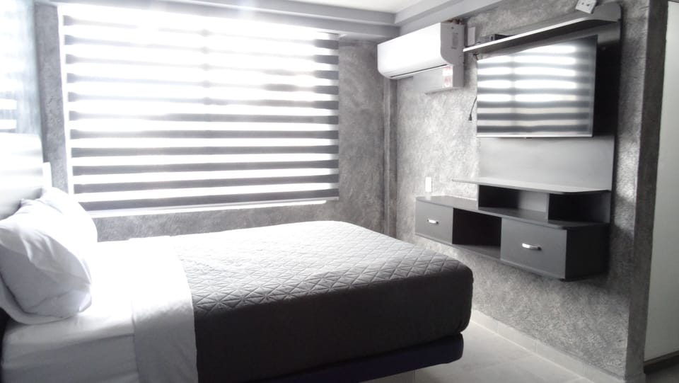 Standard Room | Hypo-allergenic bedding, down comforters, pillowtop beds