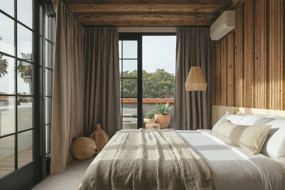 Premium bedding, in-room safe, WiFi (free), individually decorated
