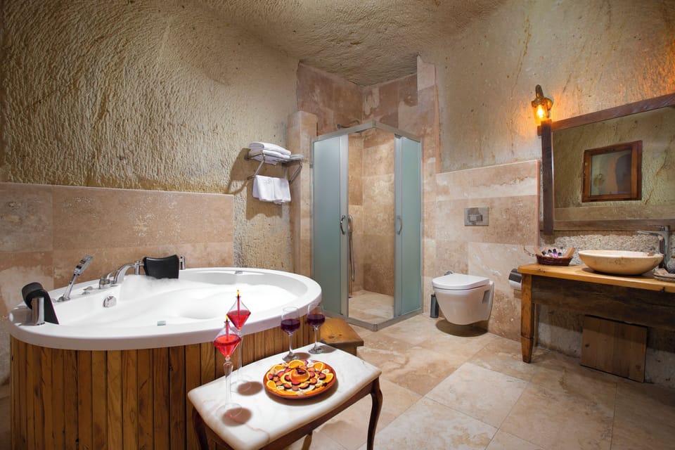 Deluxe Cave Room 302 | Bathroom | Hair dryer, bathrobes, slippers, towels
