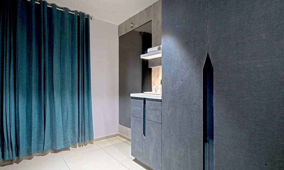 Standard Double Room | Desk, iron/ironing board