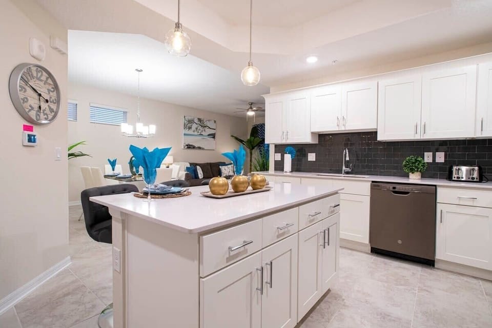 Condo | Private kitchen | Full-size fridge, microwave, oven, stovetop