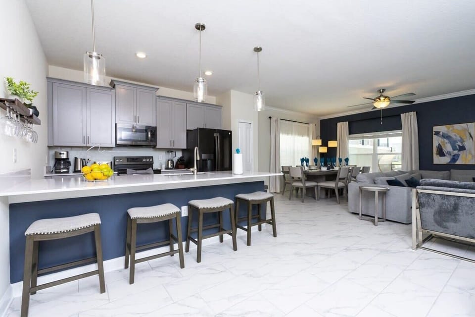 Townhome | Private kitchen | Full-size fridge, microwave, oven, stovetop