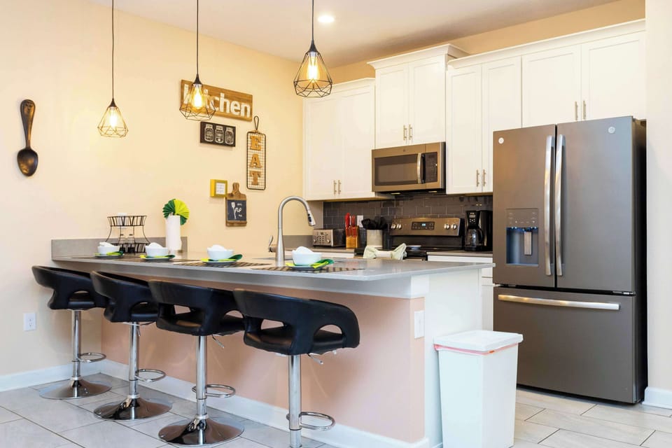 House | Private kitchen | Full-size fridge, microwave, oven, stovetop