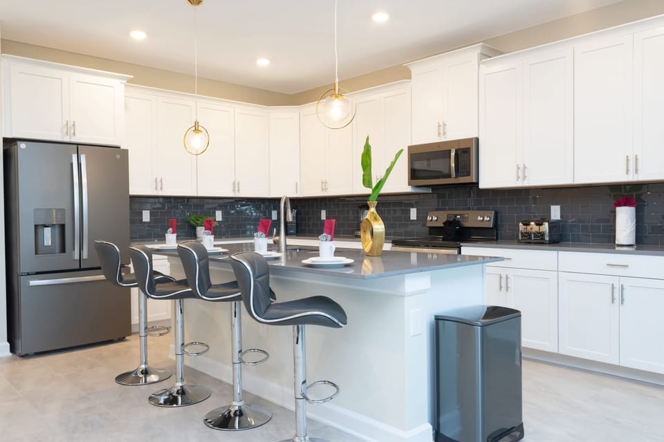 Townhome | Private kitchen | Full-size fridge, microwave, oven, stovetop