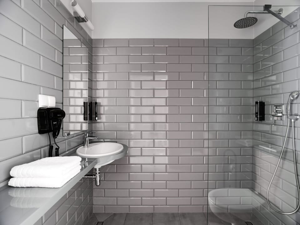 Standard Double Room | Bathroom | Towels