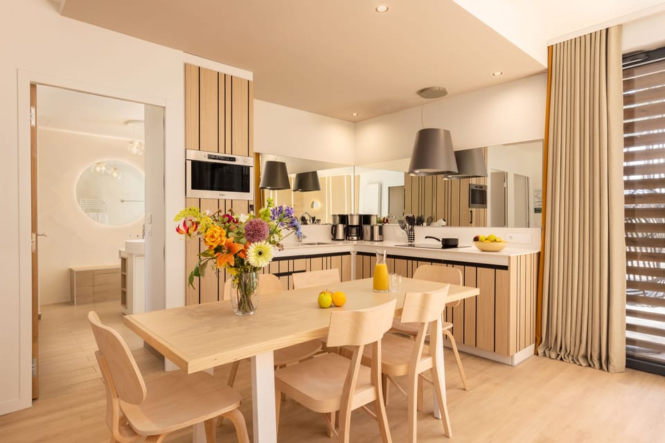 VIP cottage 4 personnes | Private kitchen | Stovetop, dishwasher, toaster, cookware/dishes/utensils