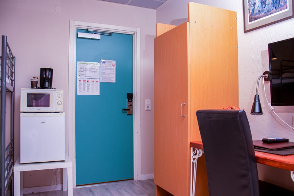 Hypo-allergenic bedding, desk, laptop workspace, free WiFi